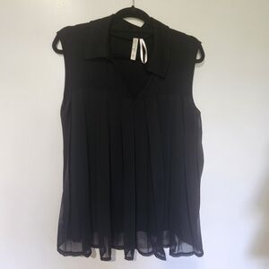 Kische Sleeveless Black Pleated V-Neck Blouse